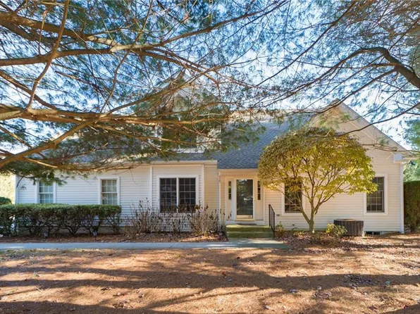 10 Ivy Garden Way, East Greenwich, RI 02818