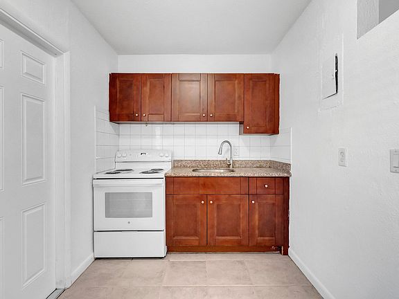 5th image of 706 SE 4th Ave #706