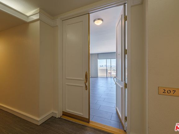 5th image of 1131 Alta Loma Rd APT 207