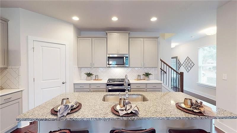 2nd image of 1395 Heights Park Dr #2