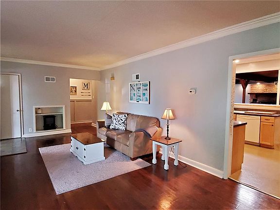 5th image of 706 S Agate St