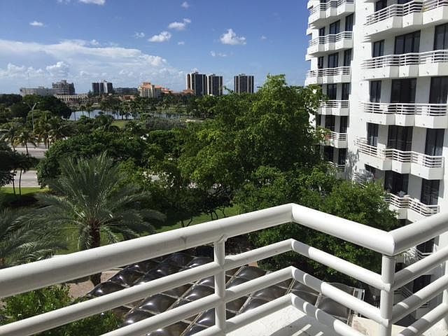 AVENTURA SKYLINE VIEW