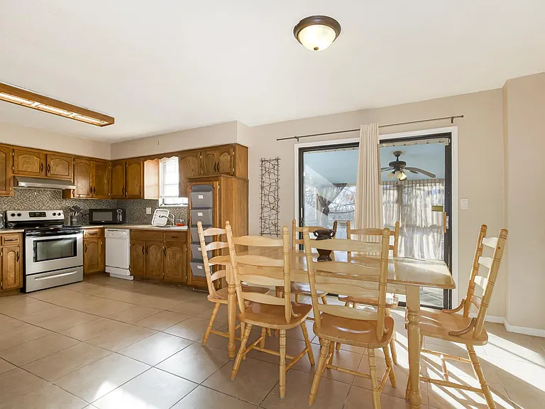 4809 S Kendall Dr — Photo 4