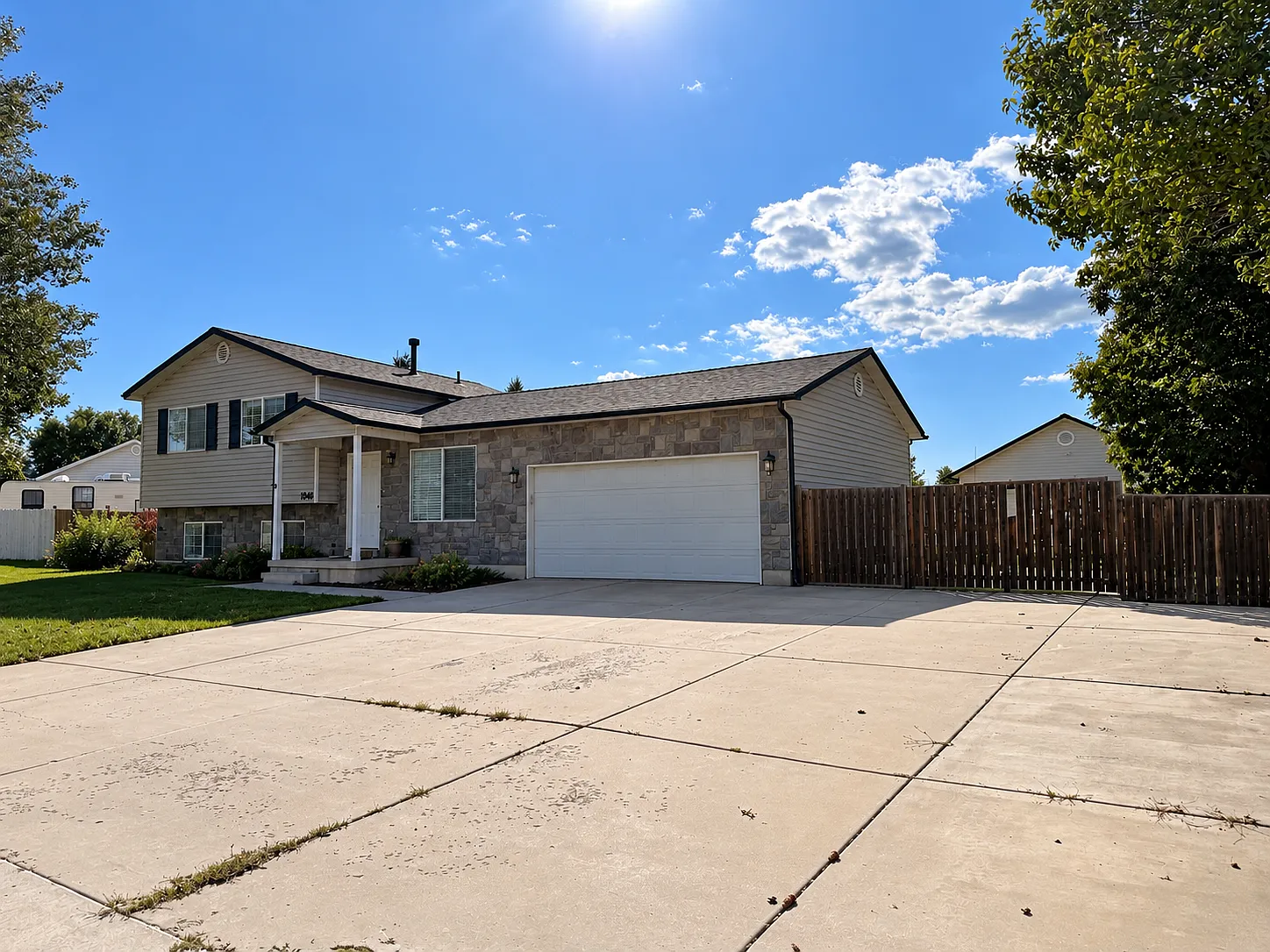 4 bed, 2150 sqft, $3,400 — Photo 2