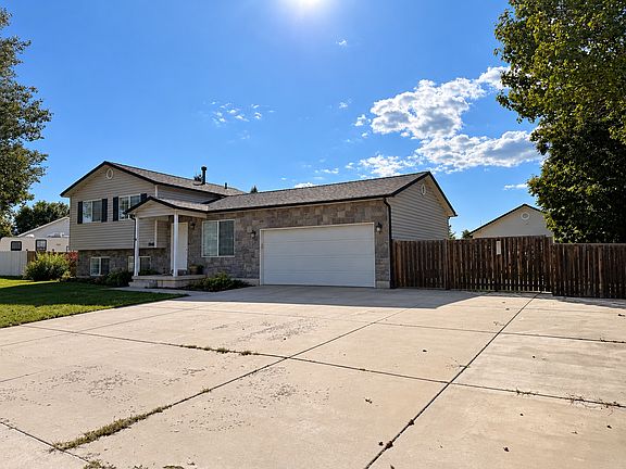 2 car garage, ample driveway parking