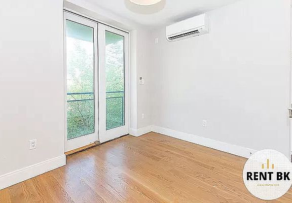 5th image of 259 Evergreen Ave #2D