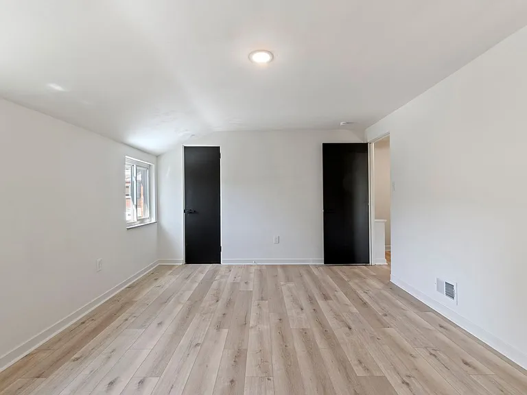 1900 Curranhill Ave — Photo 12