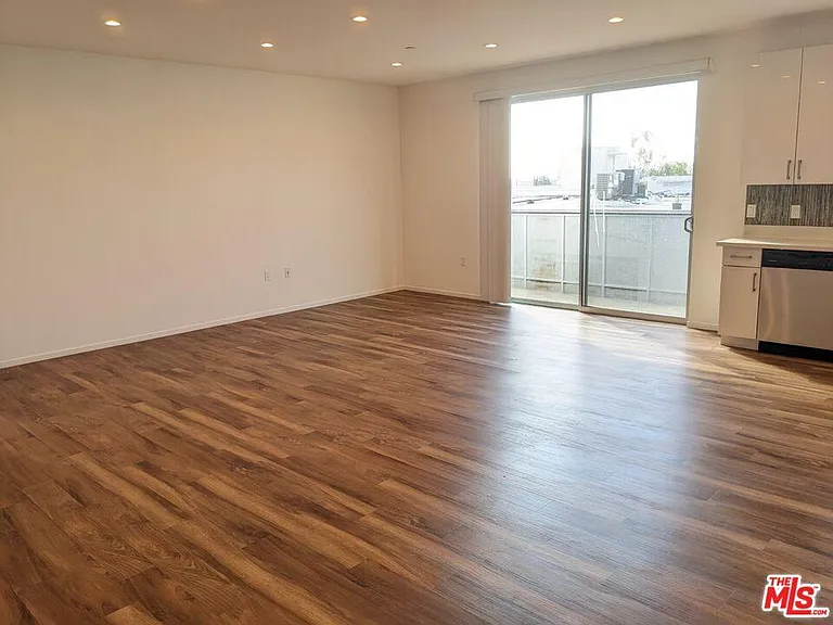11260 Mississippi Ave #405 — Photo 17