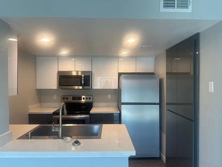 Corona Pointe Resort — Photo 156