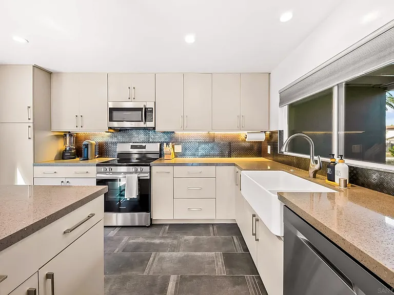4786 Monongahela St — Photo 15