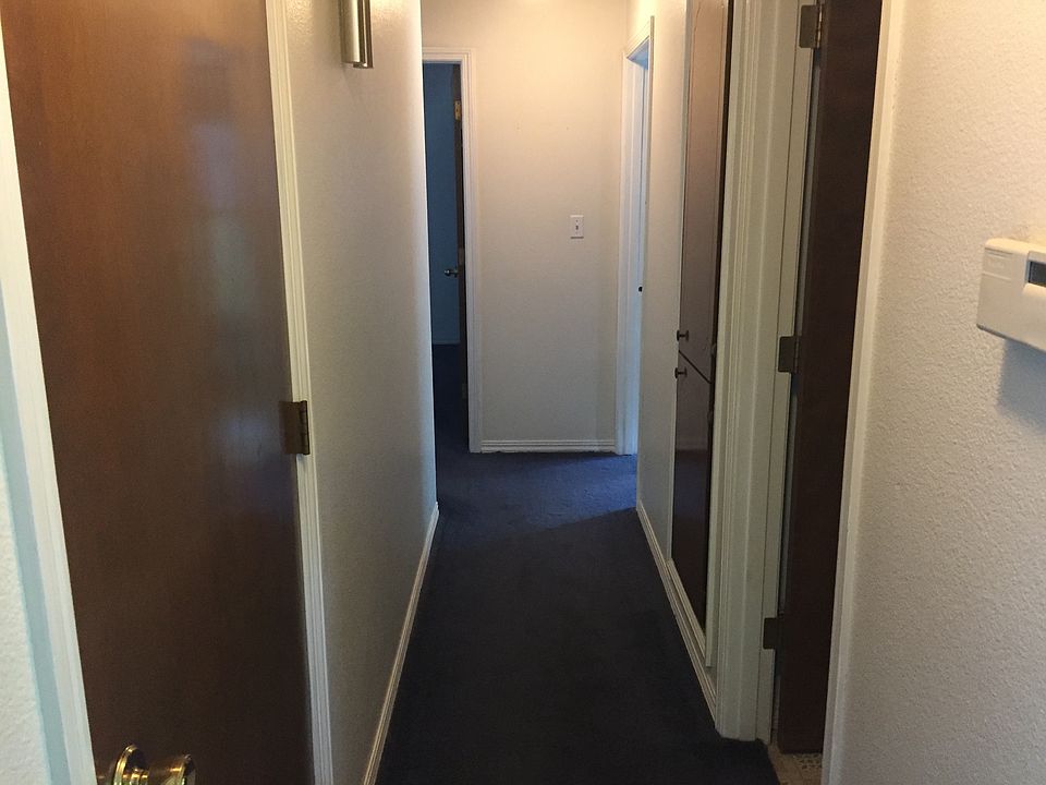 hallway to bedrooms