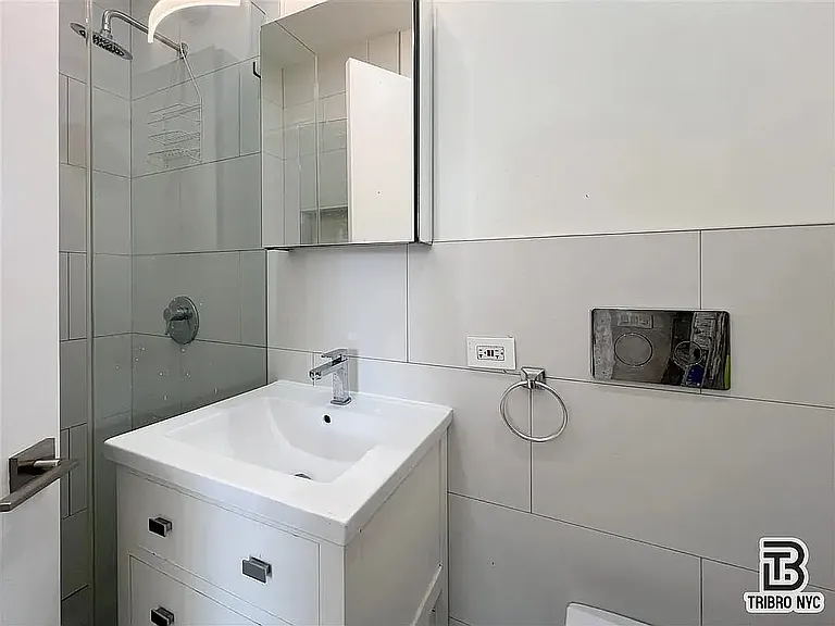 1283 Rogers Ave #3R — Photo 5