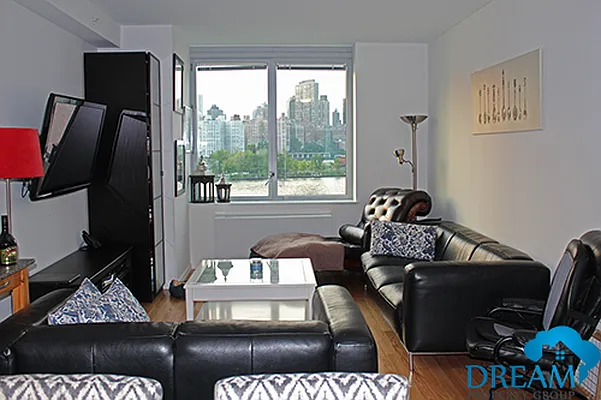 Rented by Dream Property Group LLC | media 8