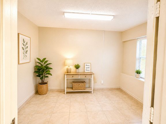 4th image of 3036 NW 77th St #65a67ebc8