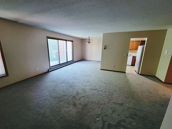 4th image of 737 Larpenteur Ave E
