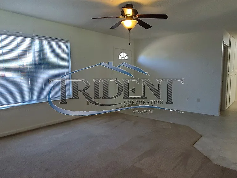 2404 Edwards St — Photo 2
