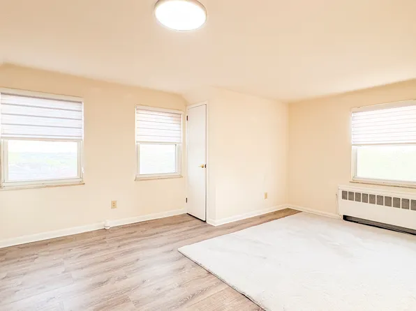 404 9th St Floor 2, Palisades Park, NJ 07650