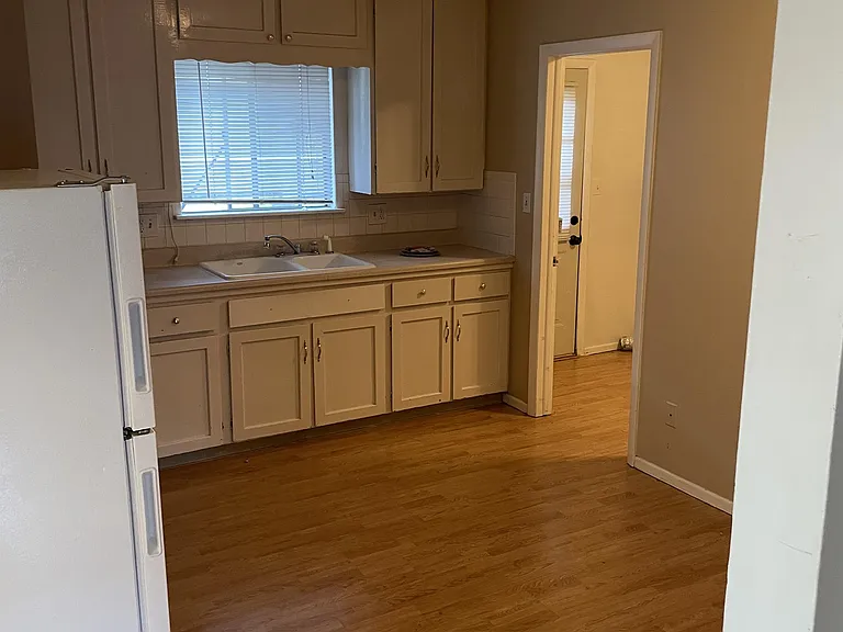 601 N Bryan Ave #1 — Photo 6