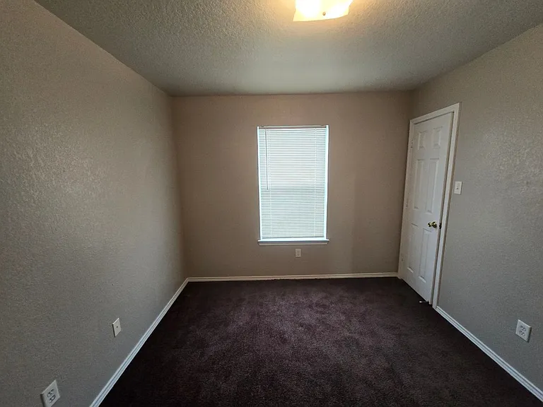 1306 Dugger Cir — Photo 6