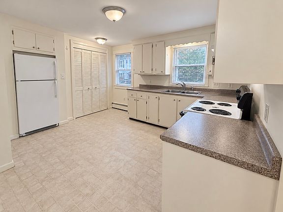 3rd image of 12 Holbrook St APT 3
