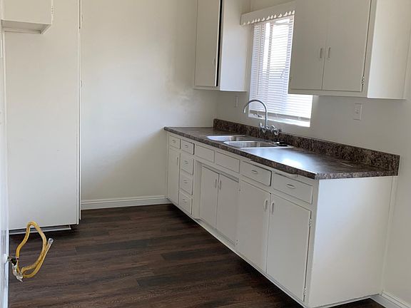 3rd image of 589 Weber St