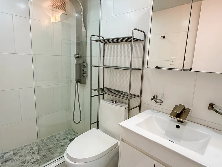 14 Calle Marseilles #2C — Photo 9