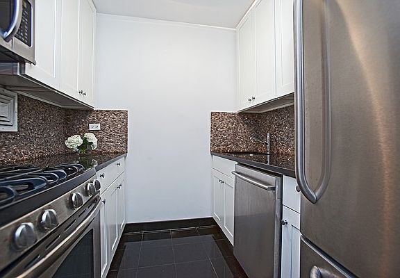 4th image of 330 E 38th St APT 10Q
