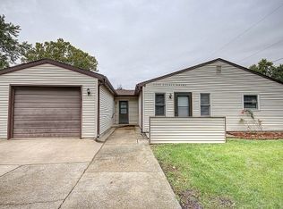 2208 Rodney Dr, Champaign, IL 61821