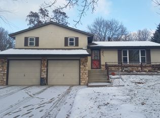 951 Hilly Haven Ct, Green Bay, WI 54311