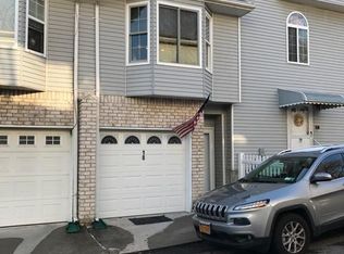 18 Regina Ln, Staten Island, NY 10312