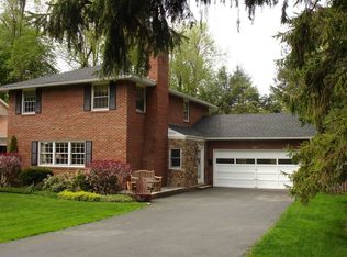 38 Ridgeview Dr, East Rochester, NY 14445