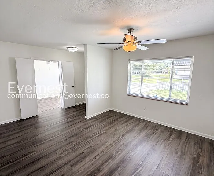 1915 W Orient St — Photo 10