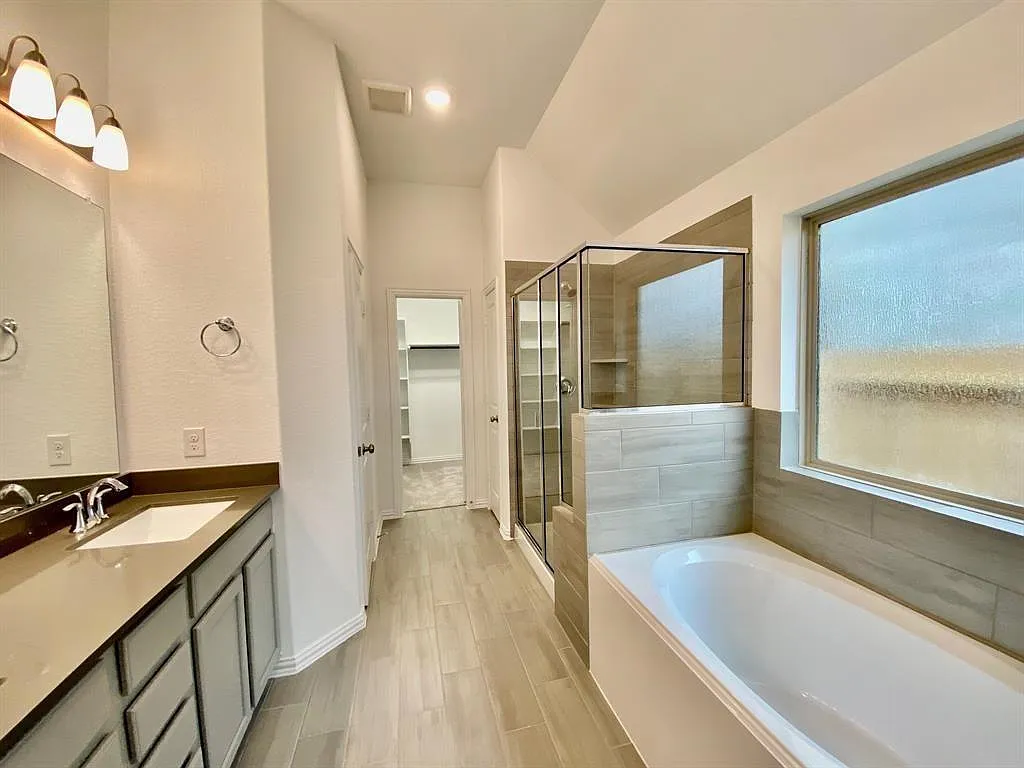 4 bed, 3.5 bath, 2413 sqft, $2,800 — Photo 4