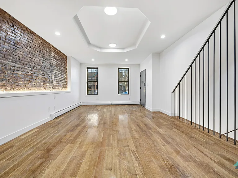 235 Marion St #1D — Photo 1