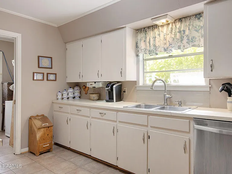 115 Brighton Dr — Photo 5