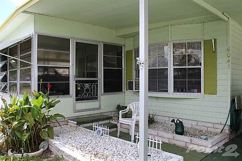 FLORIDA ROOM ENTRANCE