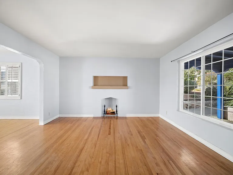 2522 Altura Ave — Photo 3