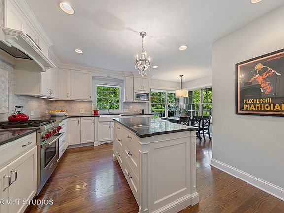 5th image of 636 S Thurlow St