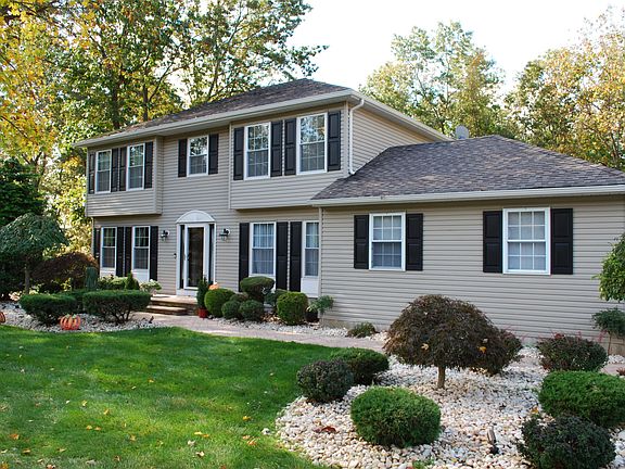 2nd image of 3 Sunny Woods Ln