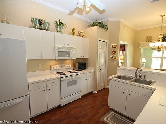 5th image of 2053 Ashley Oaks Cir