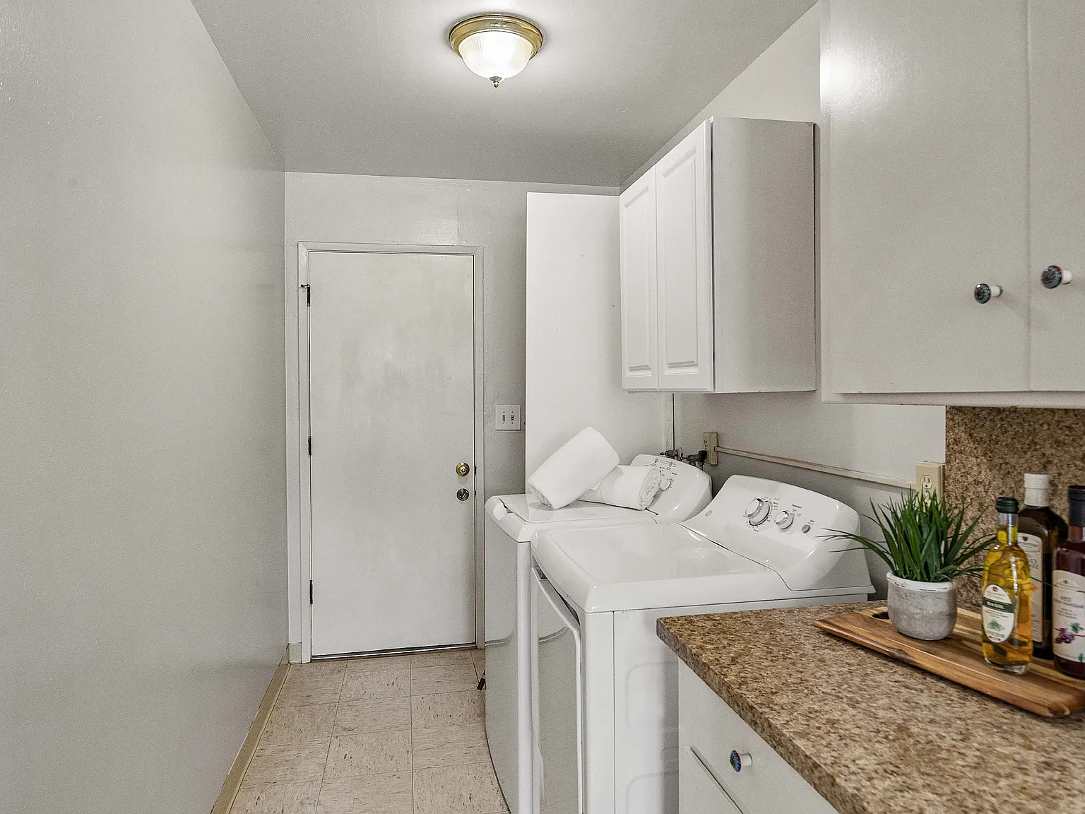 1 bed, 736 sqft, $2,450 — Photo 3