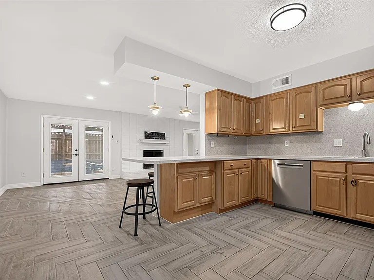 10383 Briar Forest Dr — Photo 12