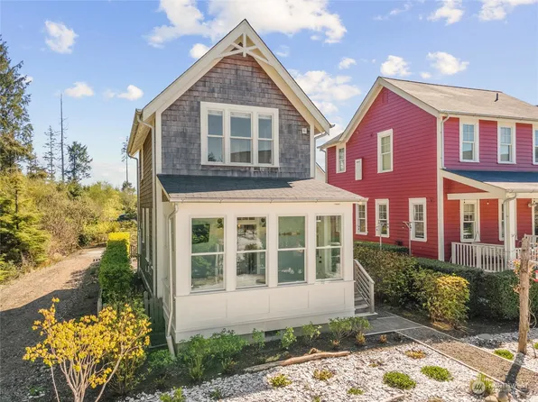45 Blueberry Lane, Pacific Beach, WA 98571