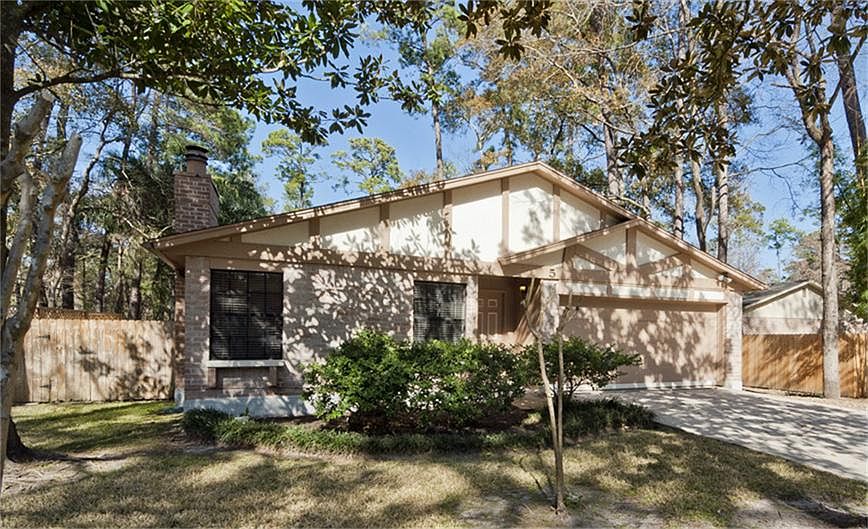 This Single Story Home on an oversized lot in Grogans Mill is close to golf, shopping and medical!