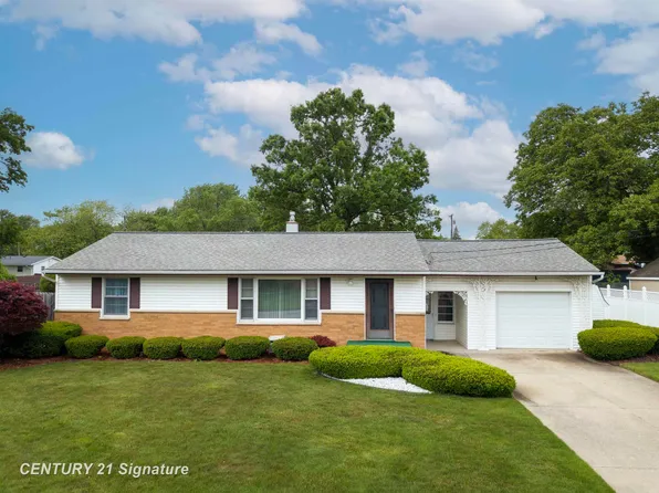 2933 Chrysler Dr, Bay City, MI 48706