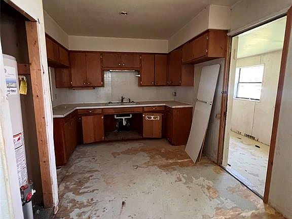 5th image of 2509 NW 11th St