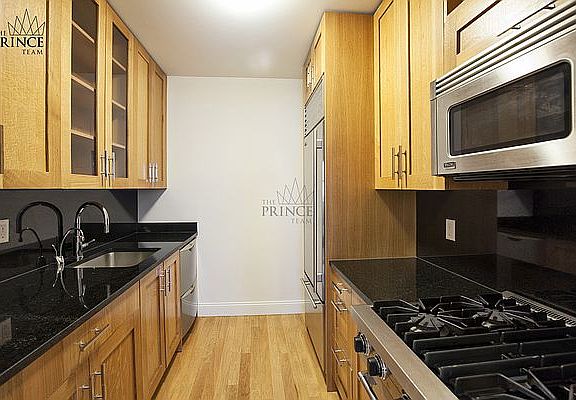 3rd image of 88 Greenwich St APT 808