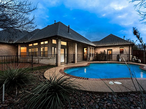4th image of 620 Waterchase Dr