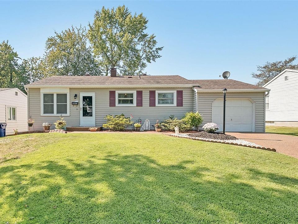 1st image of 2530 Hawthorne Manor Dr