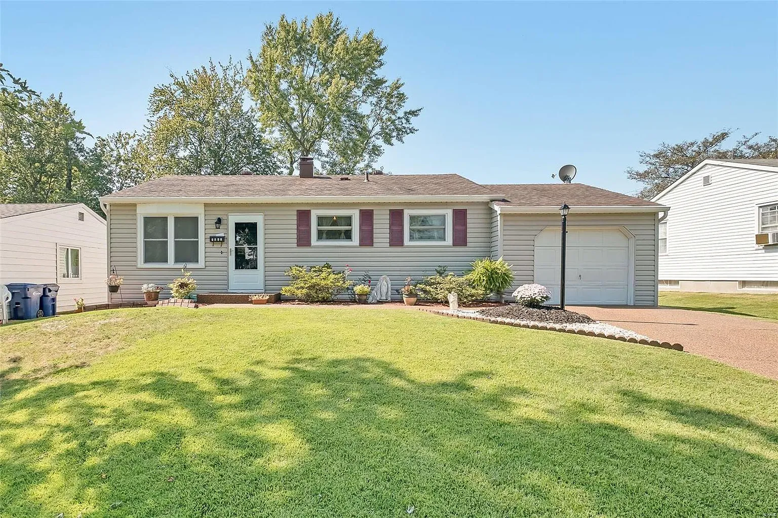 2530 Hawthorne Manor Dr photo 1